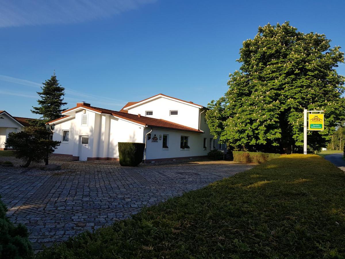 Landhotel Pathes Hof Volkenshagen Exterior photo